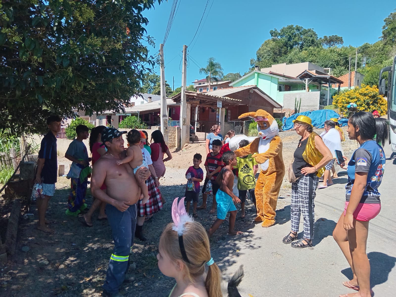 pascoa-solidaria-2026-do-circo-social-atendeu-mais-de-2-000-criancas-46