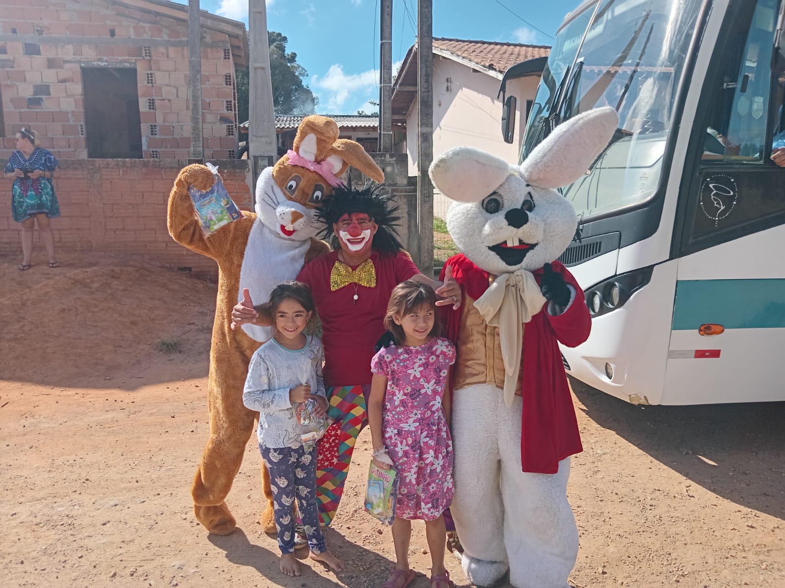 pascoa-solidaria-2026-do-circo-social-atendeu-mais-de-2-000-criancas-51