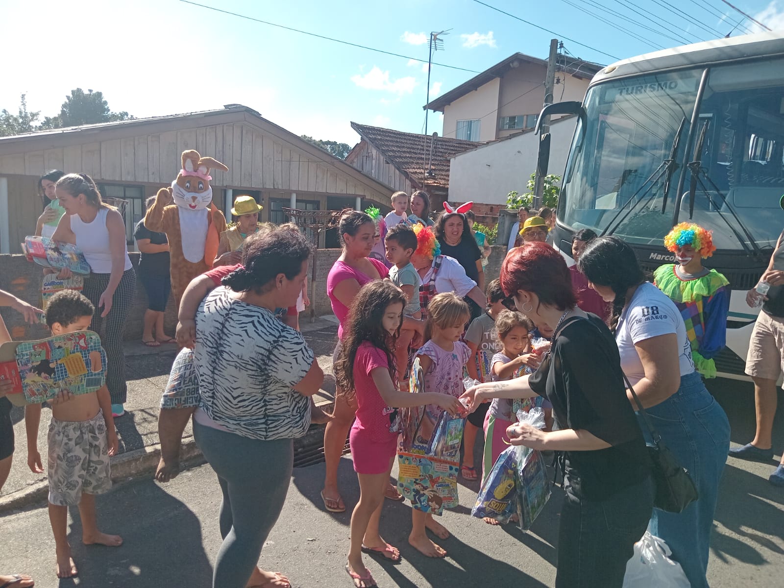 pascoa-solidaria-2026-do-circo-social-atendeu-mais-de-2-000-criancas-53