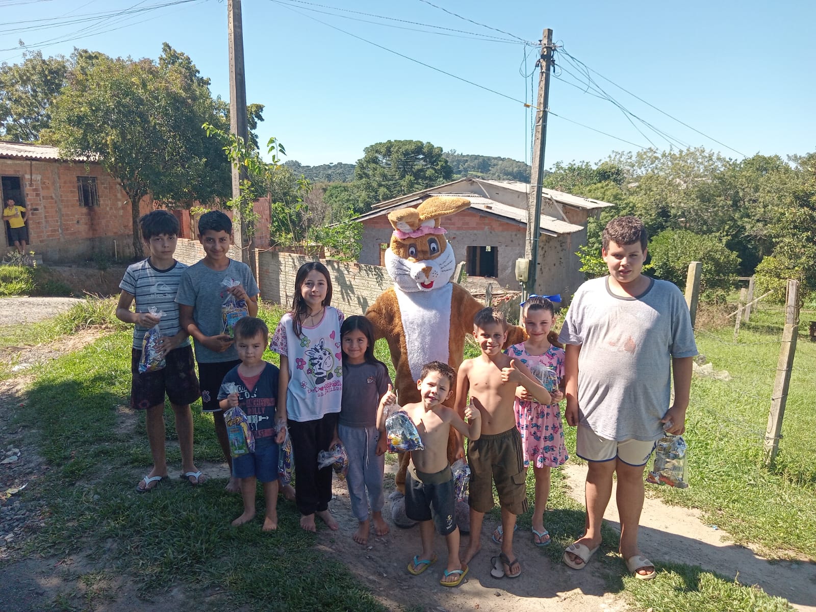 pascoa-solidaria-2026-do-circo-social-atendeu-mais-de-2-000-criancas-55