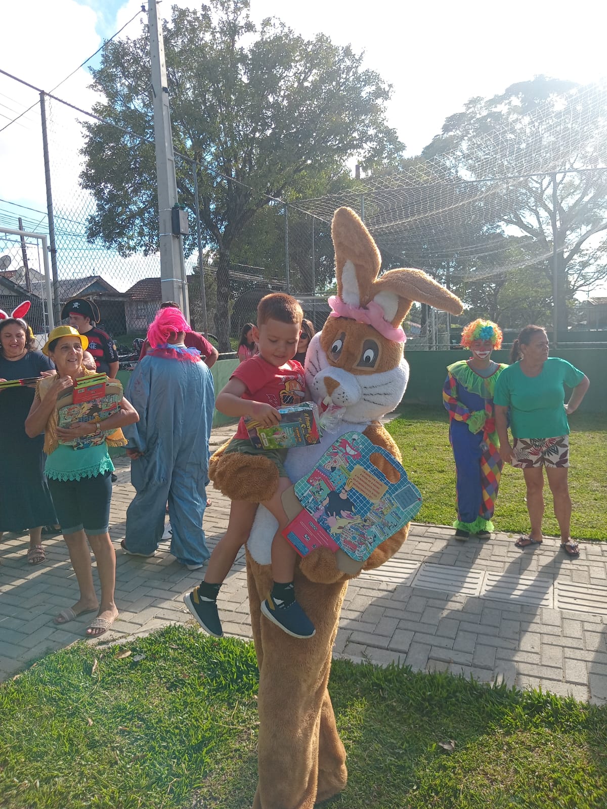 pascoa-solidaria-2026-do-circo-social-atendeu-mais-de-2-000-criancas-6