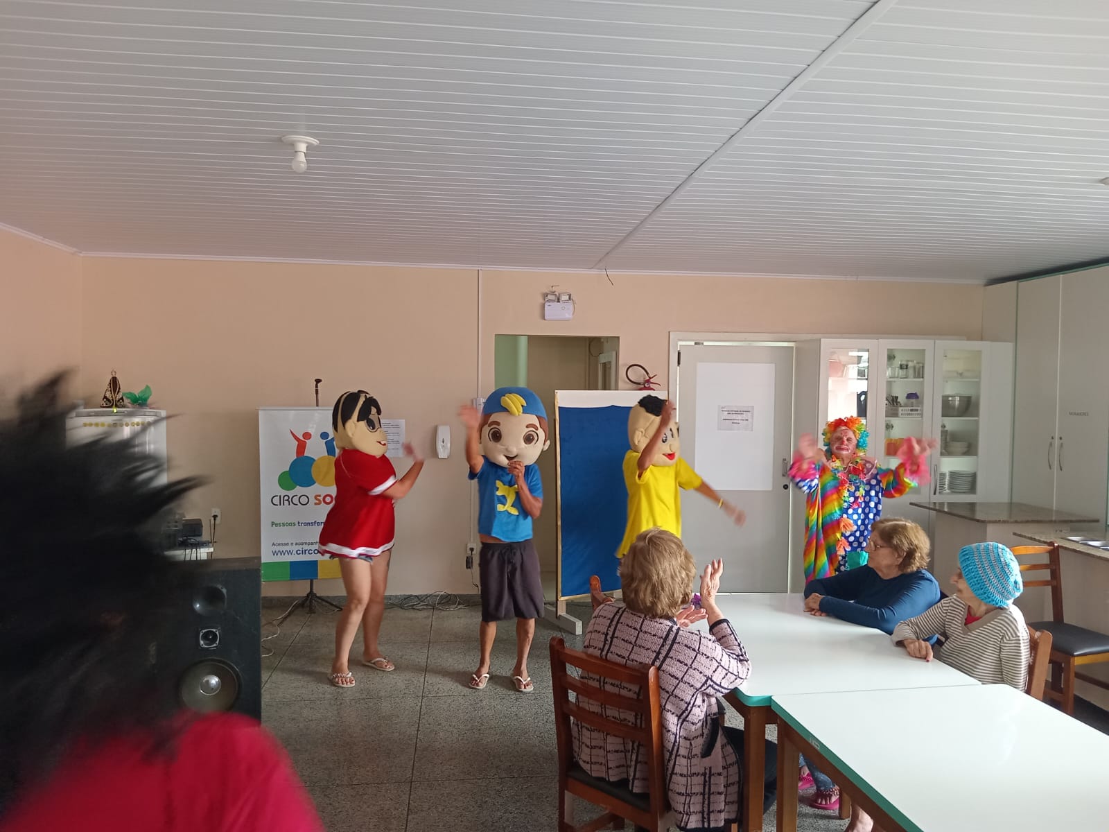 pascoa-solidaria-2026-do-circo-social-atendeu-mais-de-2-000-criancas-62