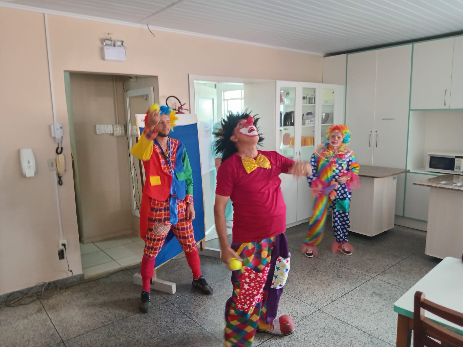 pascoa-solidaria-2026-do-circo-social-atendeu-mais-de-2-000-criancas-63