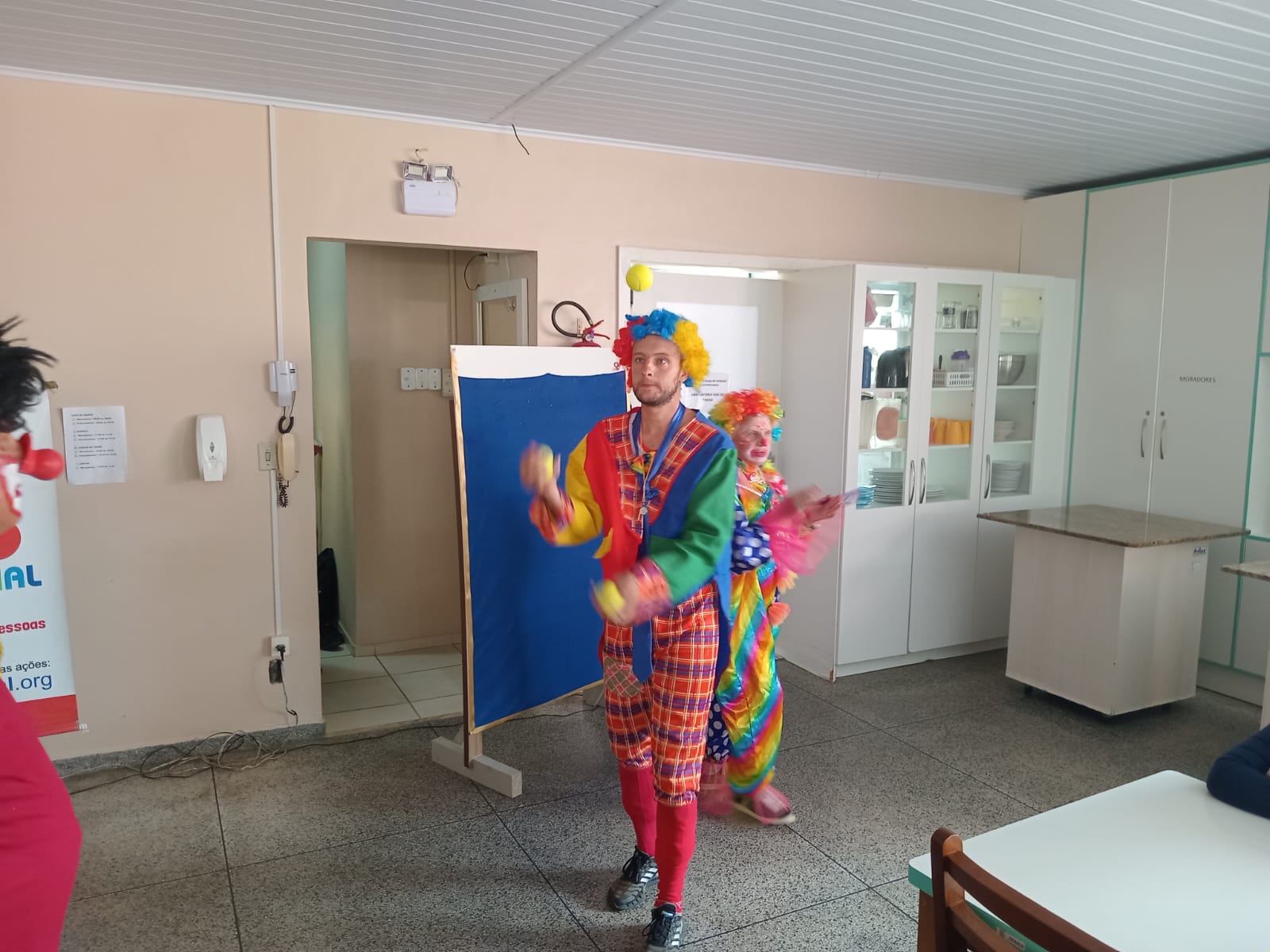 pascoa-solidaria-2026-do-circo-social-atendeu-mais-de-2-000-criancas-64