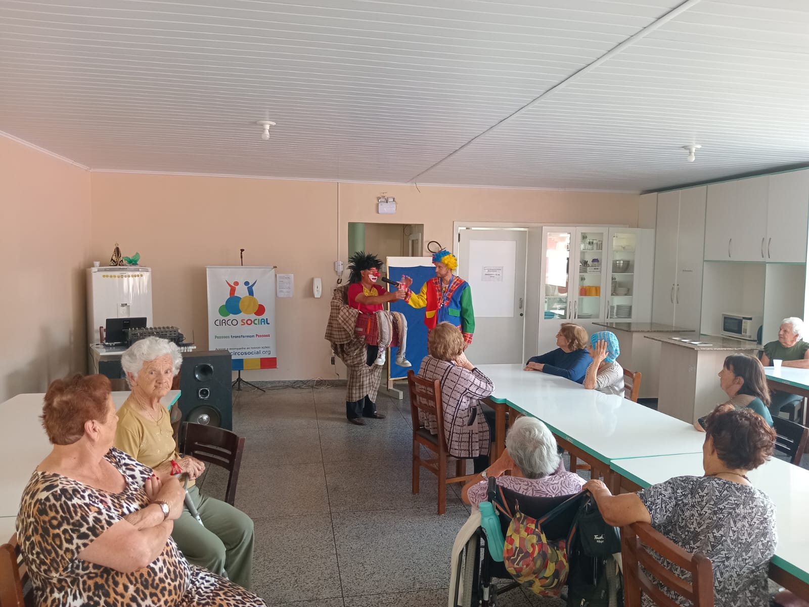 pascoa-solidaria-2026-do-circo-social-atendeu-mais-de-2-000-criancas-65