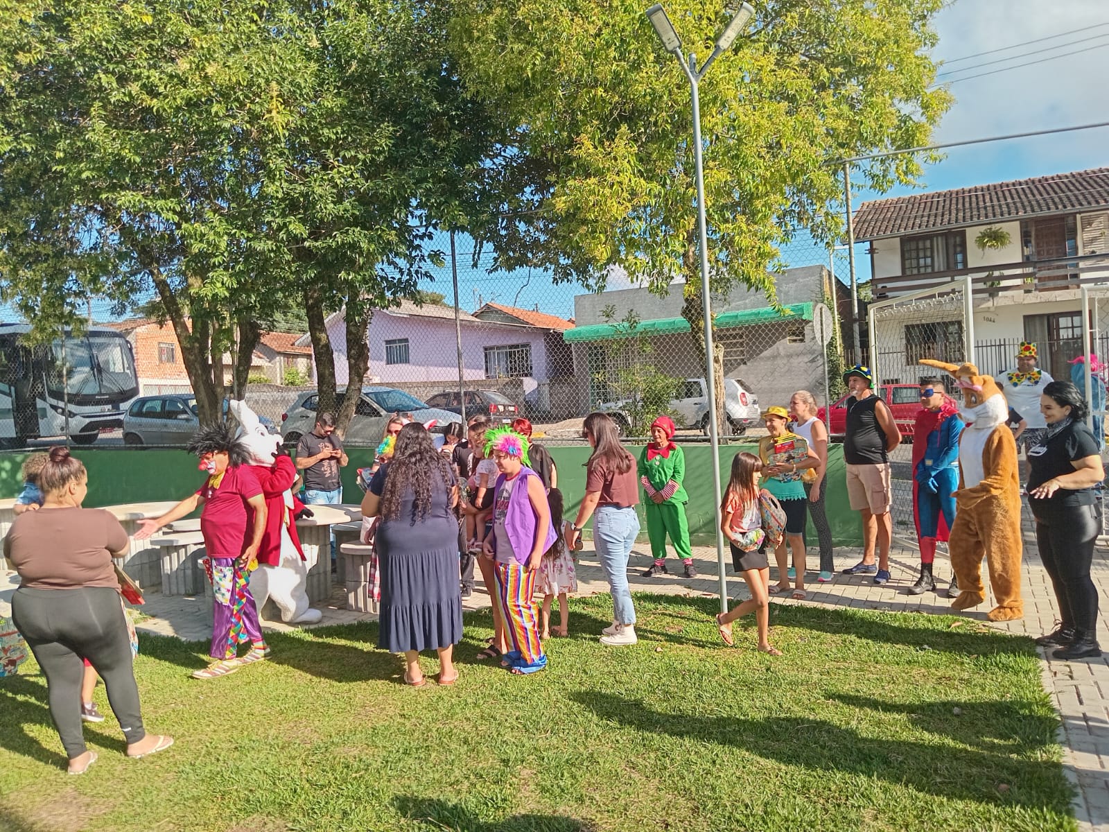 pascoa-solidaria-2026-do-circo-social-atendeu-mais-de-2-000-criancas-7