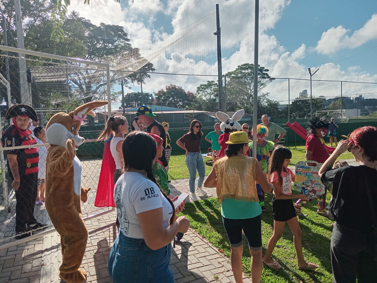 pascoa-solidaria-2026-do-circo-social-atendeu-mais-de-2-000-criancas-8