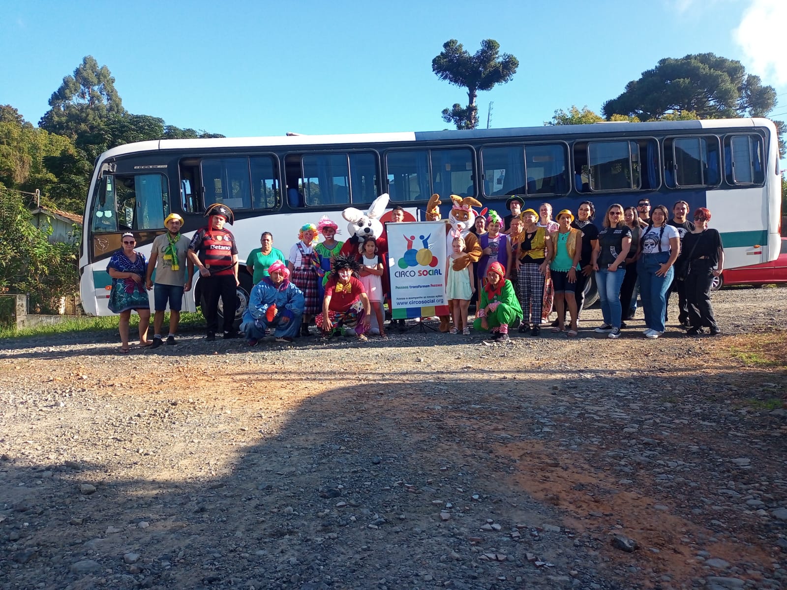pascoa-solidaria-2026-do-circo-social-atendeu-mais-de-2-000-criancas-9